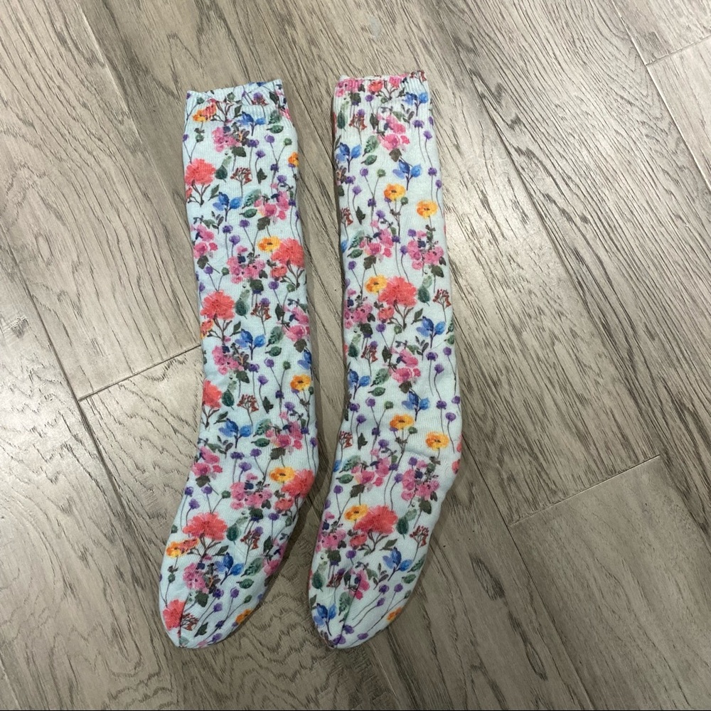 Indigo floral reading socks